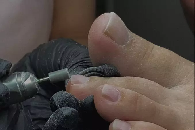 45-60 Min. Professionelle Fußpflege, optional mit Lack, für 1 Person