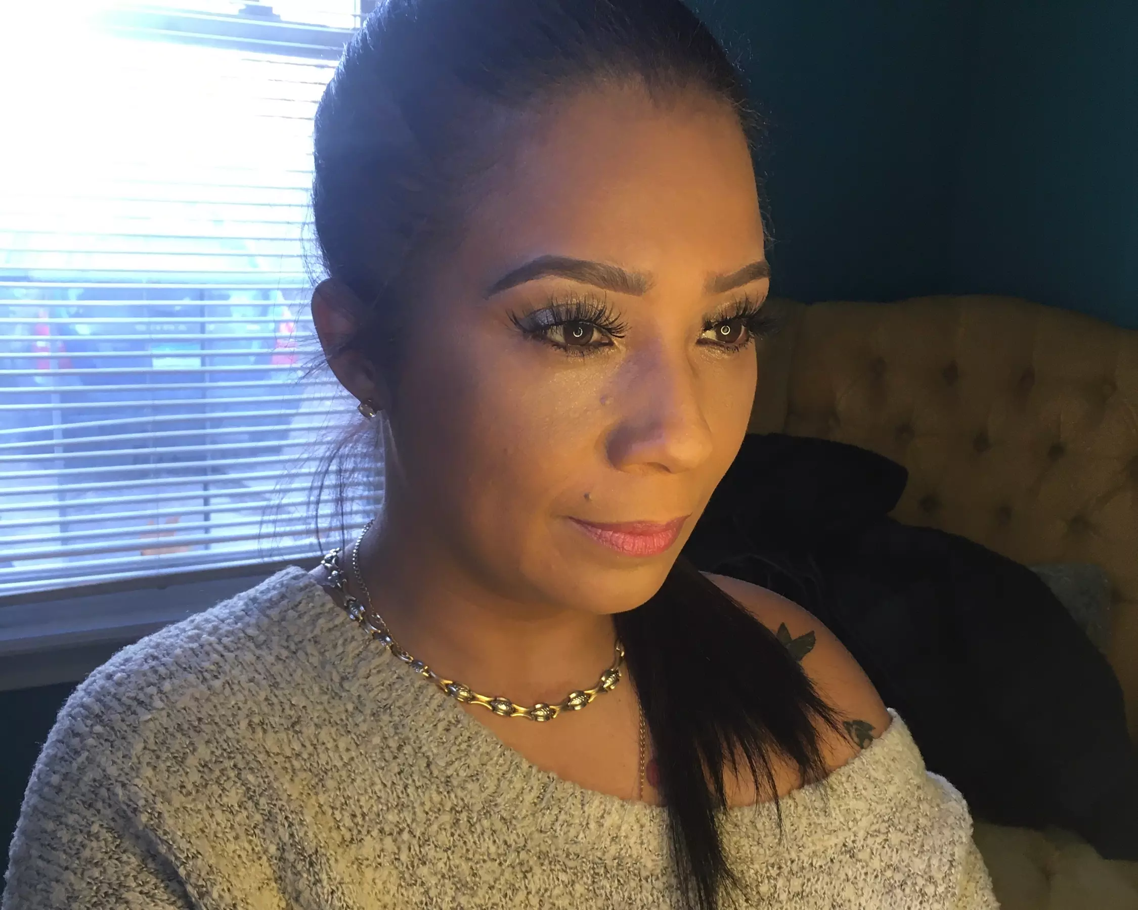 Choose Full-Face Glam or Natural Makeup for Any Occasion