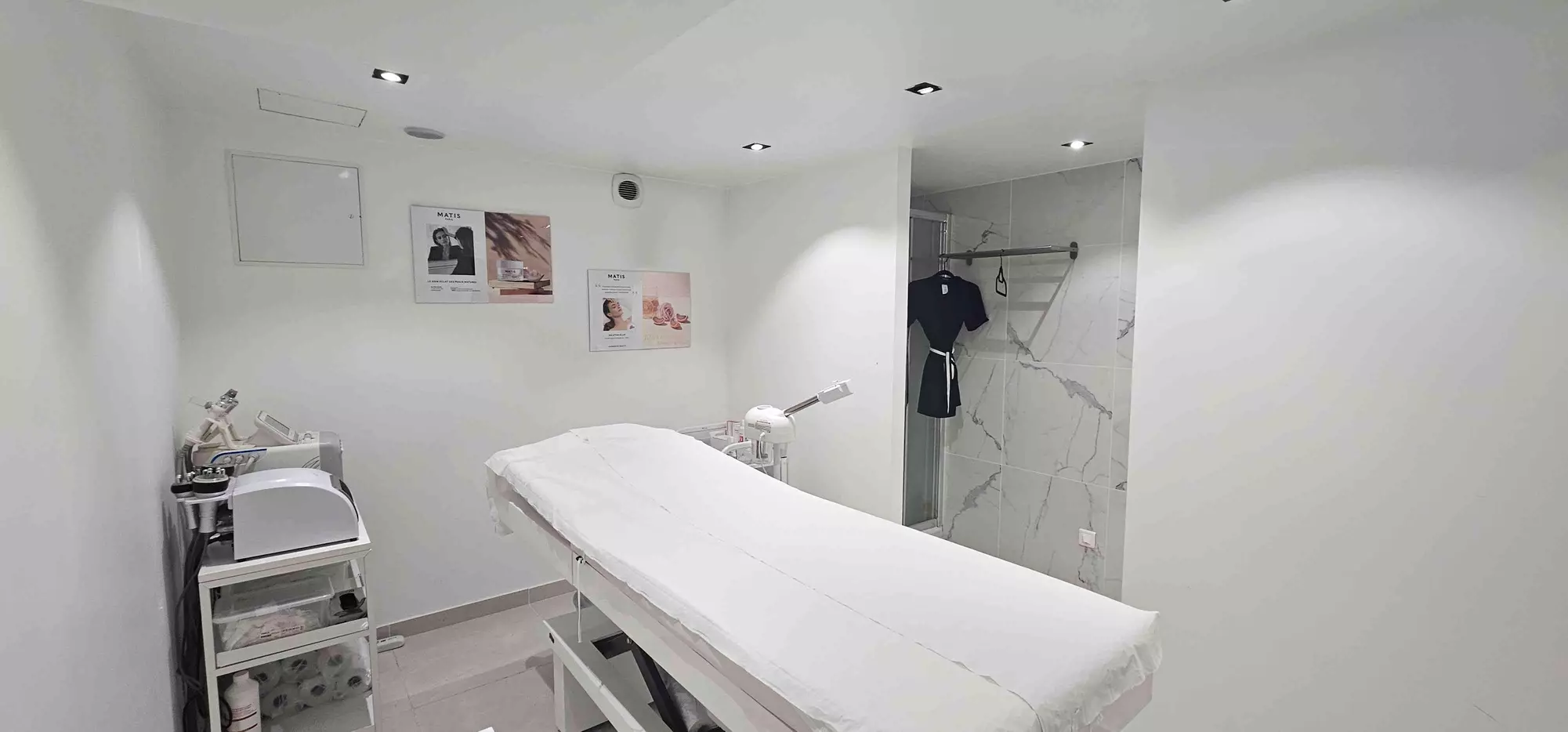 Soin du visage, peeling ou Hydra boost à l'Institut Peau Nette