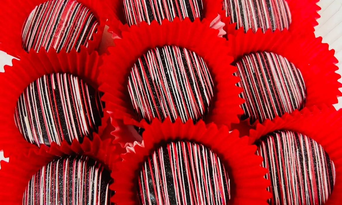Designer Dipped Strawberries – Pick Your Flavor or Fun Topping Mix!
