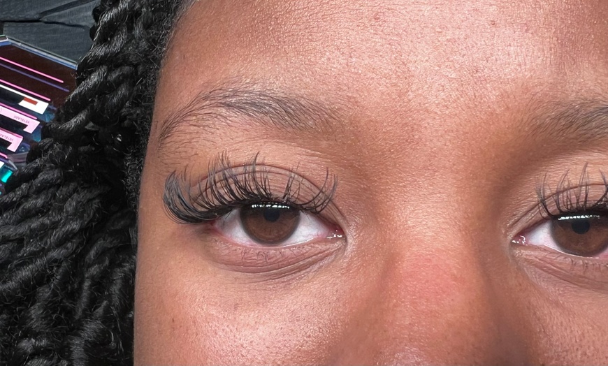 Image 3: Customizable Lash Sets at Flutter and Bloom to Enhance Your Style
