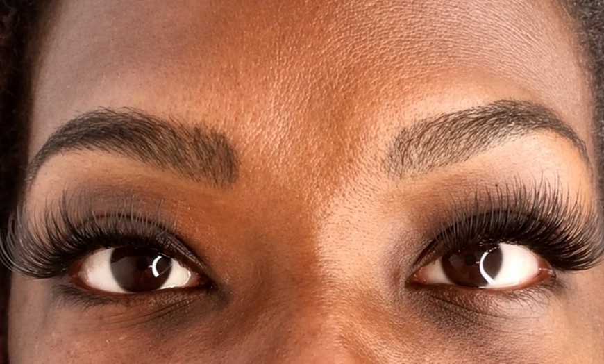 Image 6: Full Set Eyelash Extension with Brow Tint, Complimentary Aftercare Kit