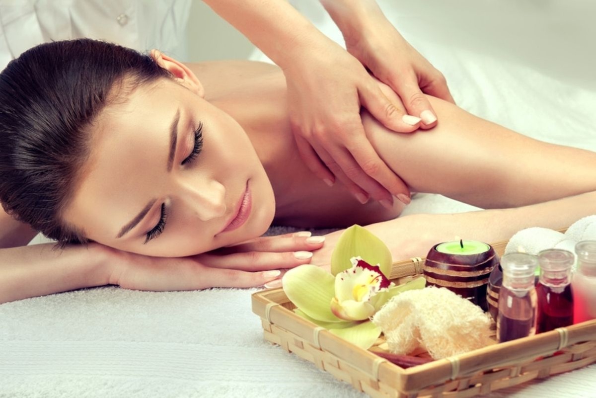 Up to 67% Off on Pampering Package with Choice of Service(s) at Liwei Beauty