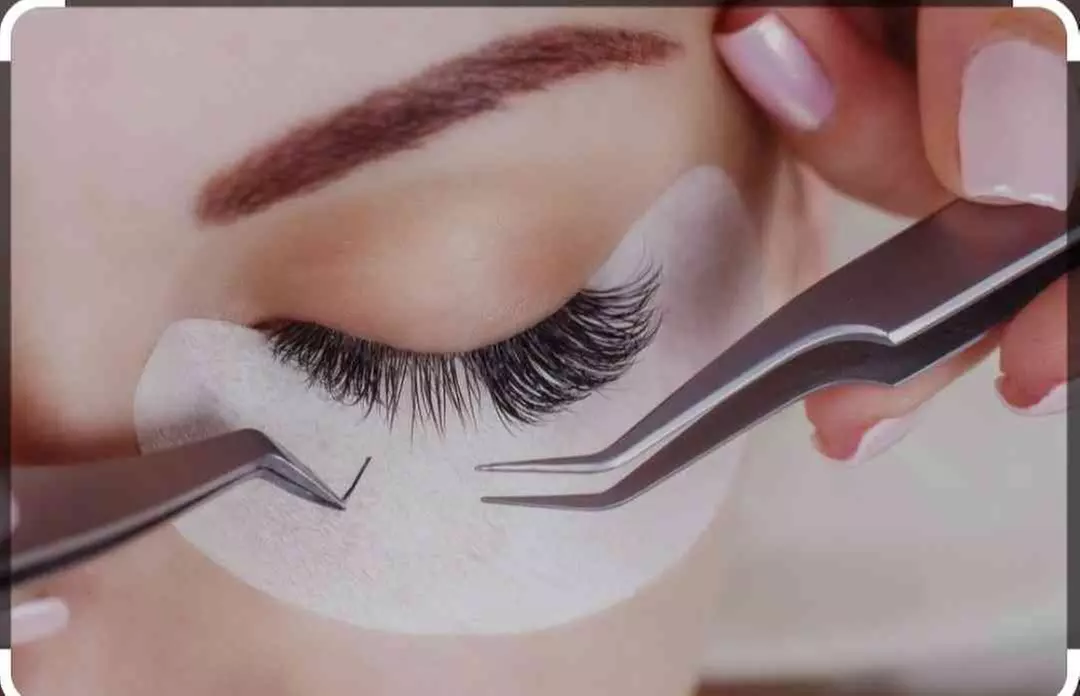 Enhance Your Look with One Full Set of Hybrid or Volume Lash Extensions at Lash &Brow Mastery (Up to 56%Off) - Primary Image