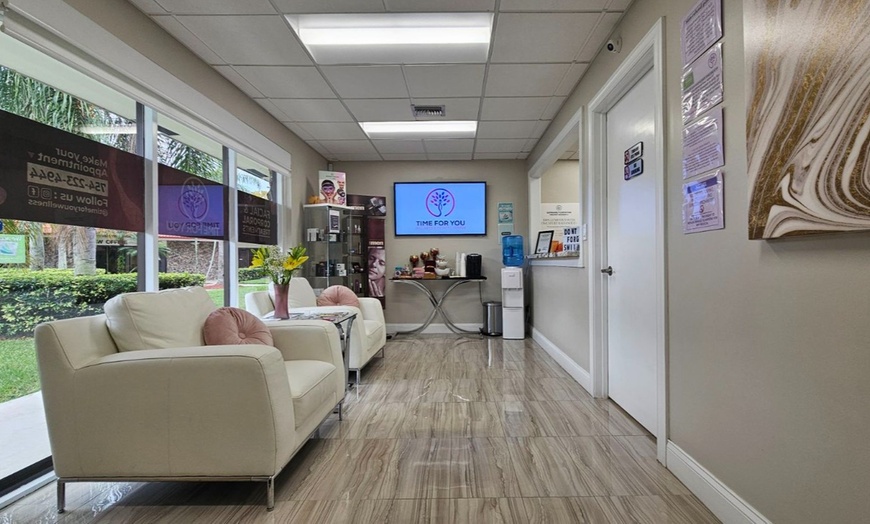 Image 4: Up to 50% Off HYDRA-FACIAL Signature Glow Treatment 