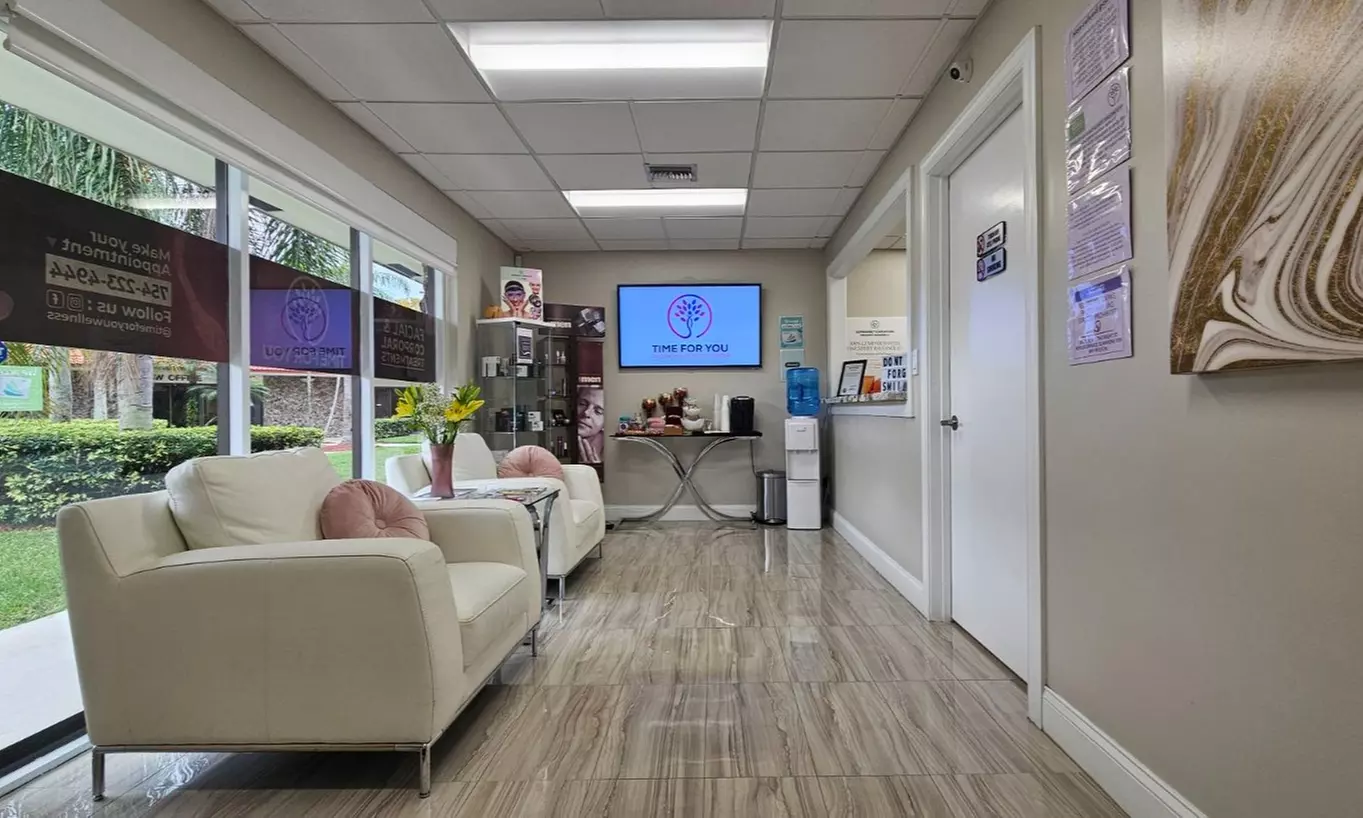 Up to 50% Off HYDRA-FACIAL Signature Glow Treatment at Time for You - Second Medium