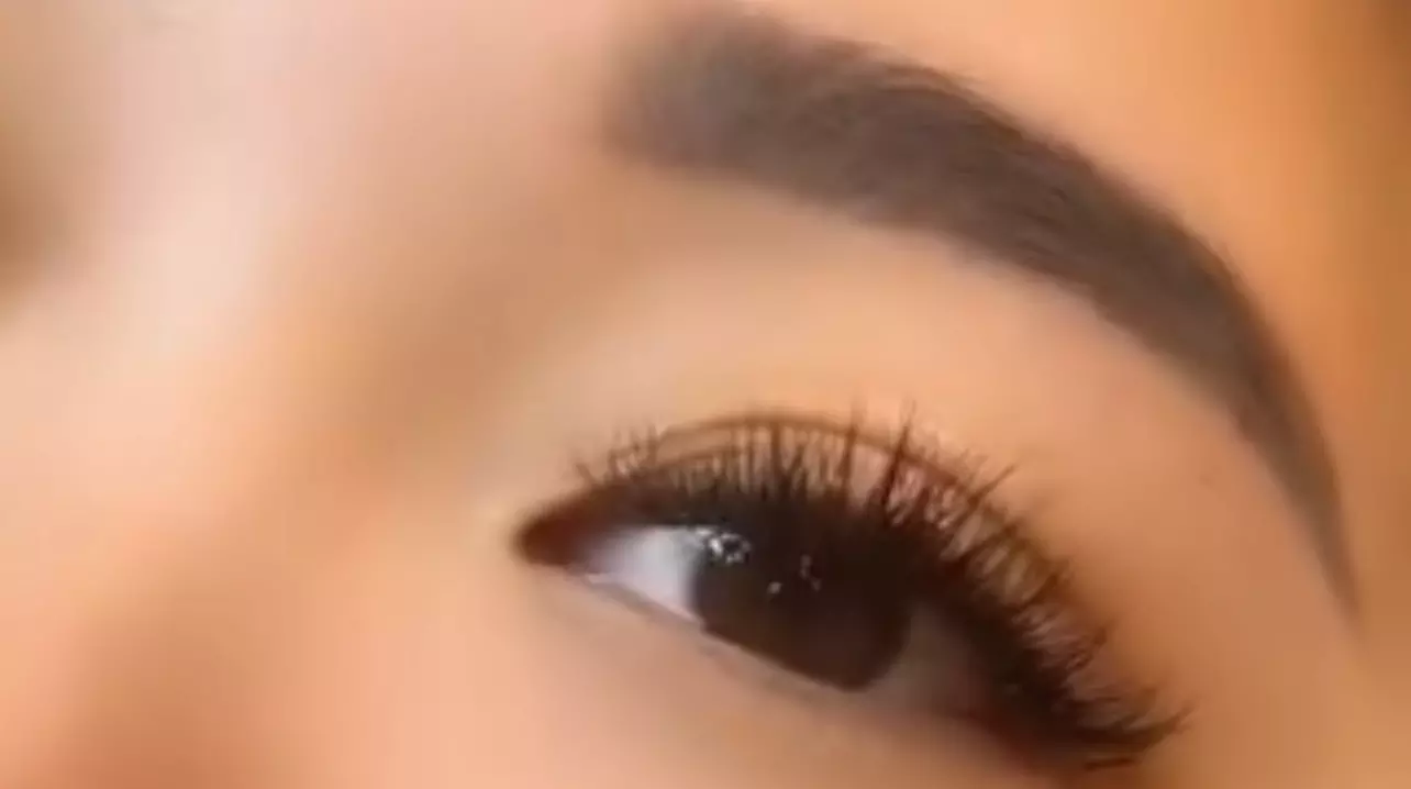 Enhance Your Look with Classic or Hybrid Full Set at Luxurybylia