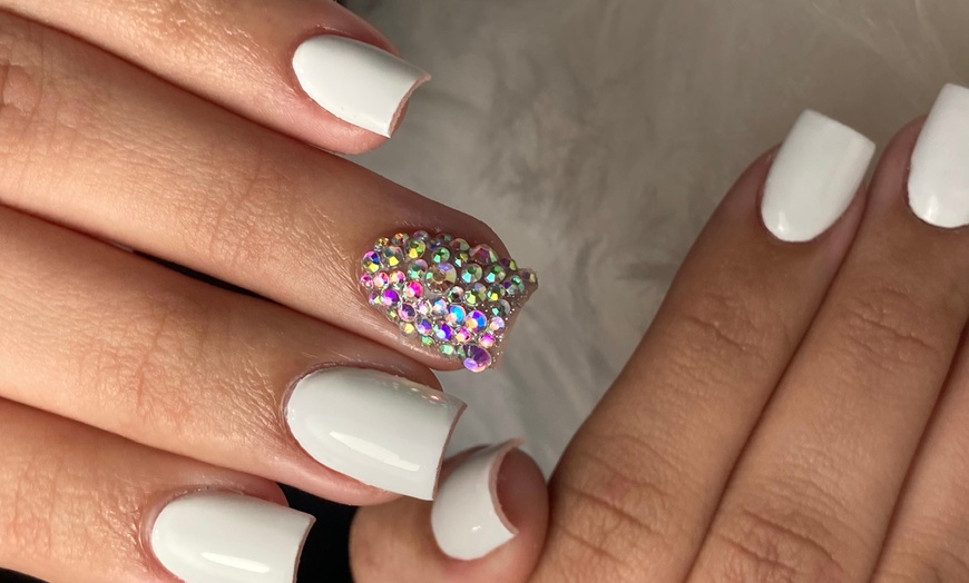 Image 3: Sesión de manicura, pedicura o ambas para 1 persona