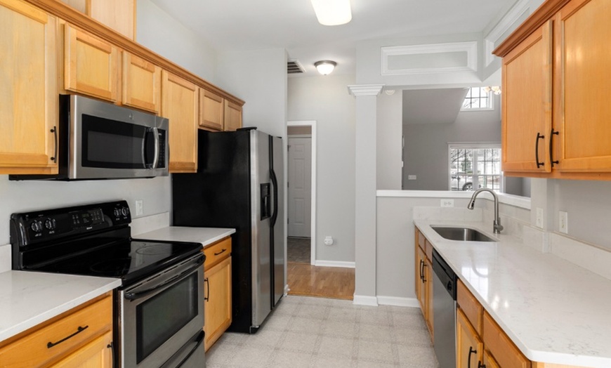 Image 2: Move-In/Out House or Apartment Cleaning,  Move out Junk/Trash Removal 