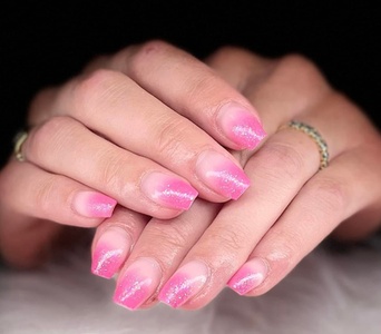 Pose de vernis semi-permanent sur mains ou pieds
