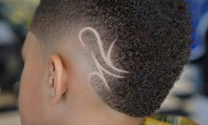 Image 2: Up to 50% Off on Salon - Men's Haircut / Barber at Dre's Cut and Color