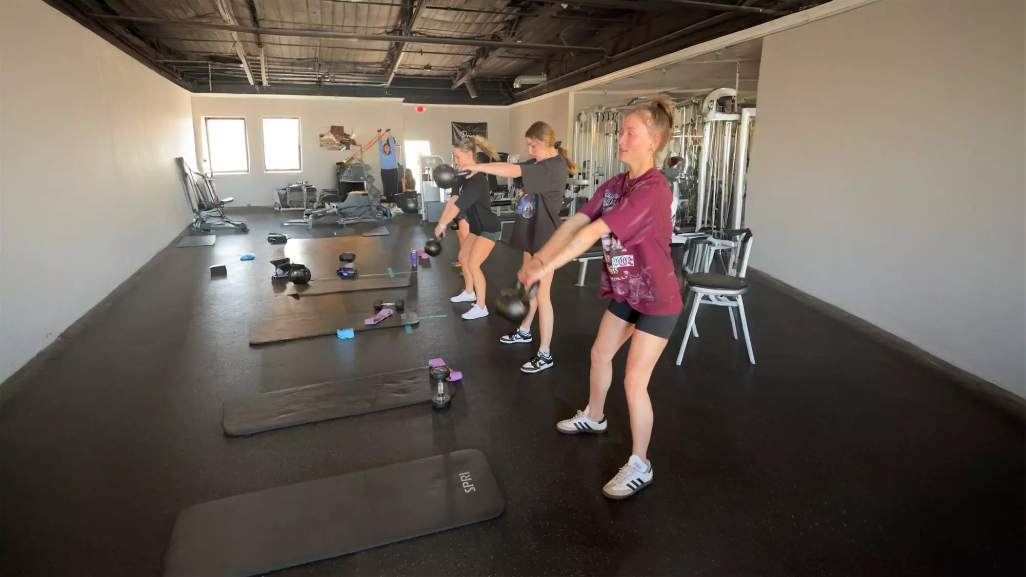 1 Month Small Group Training (3/2/1x per week)+ Nutritional Coaching