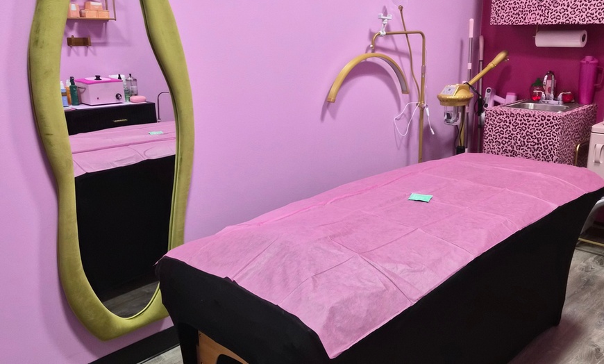 Image 3: 15-Min Brazilian, Full Bikini, or Bikini Line Waxing