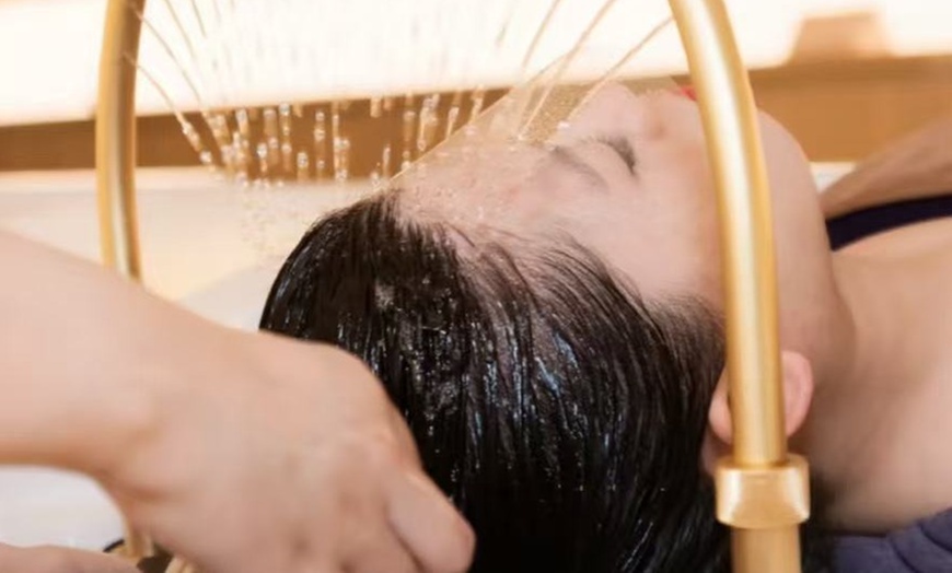 Image 3: 60-Min Signature or Custom Combo Massage: Head Therapy or Hot Stones