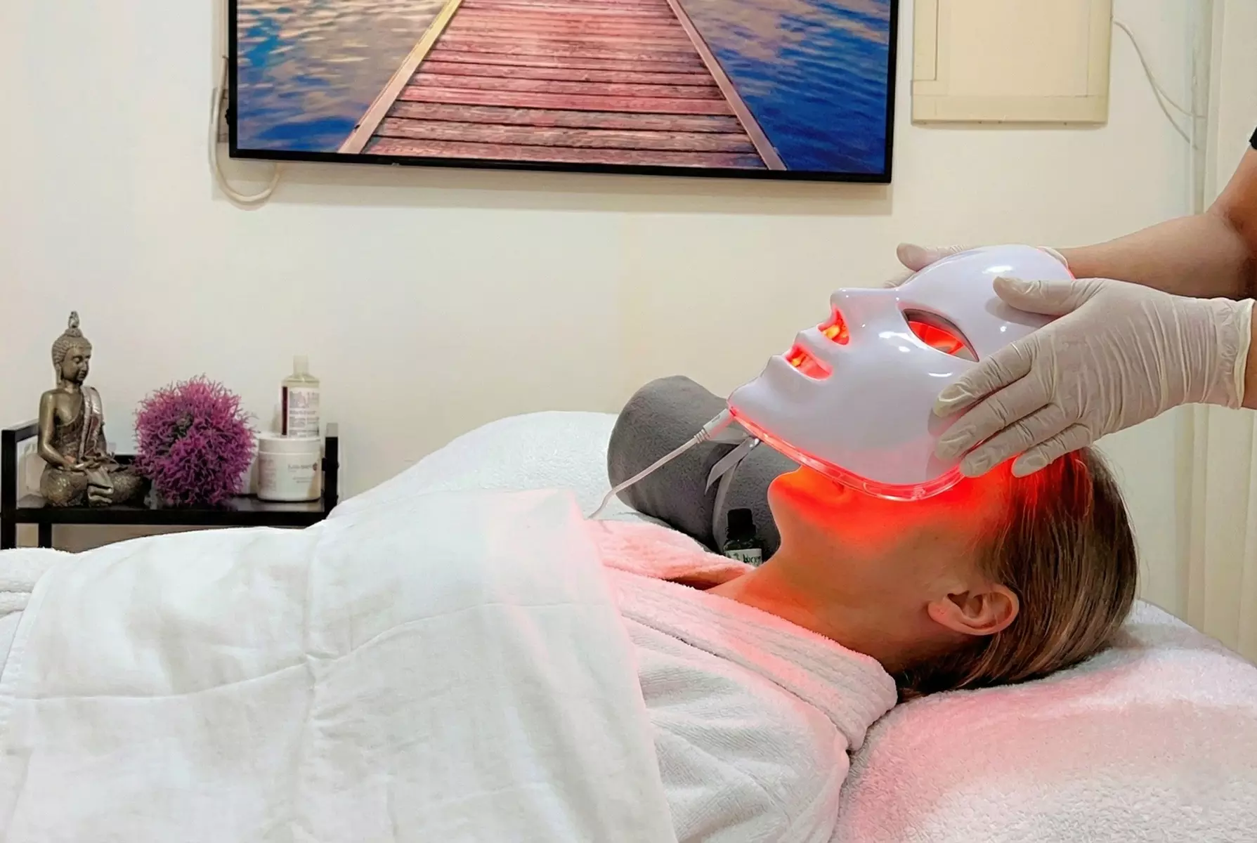 Peeling químico glicólico o azelaico con terapia LED opcional