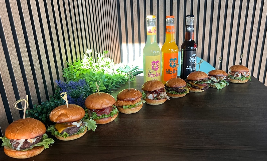Image 4: Burger-Genuss: Dream Burger inkl. Beilage nach Wahl für 1 - 4 Personen
