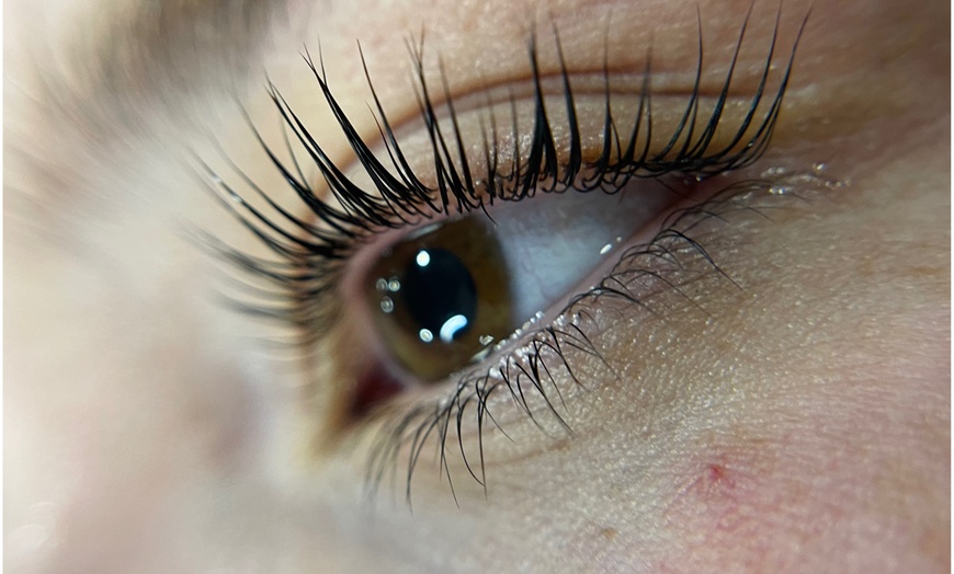 Image 6: Custom Style Beauty & Natural Eyelash Extensions 