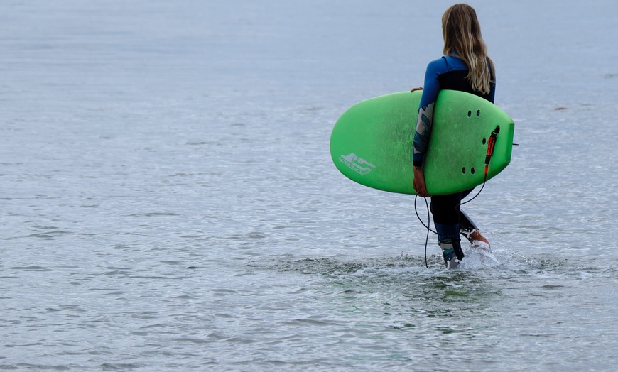 Image 1: Jusqu'à 40% de remise sur Location matériel de sport nautique - Planche de surf / Ski nautique / Paddleboard chez WaePass