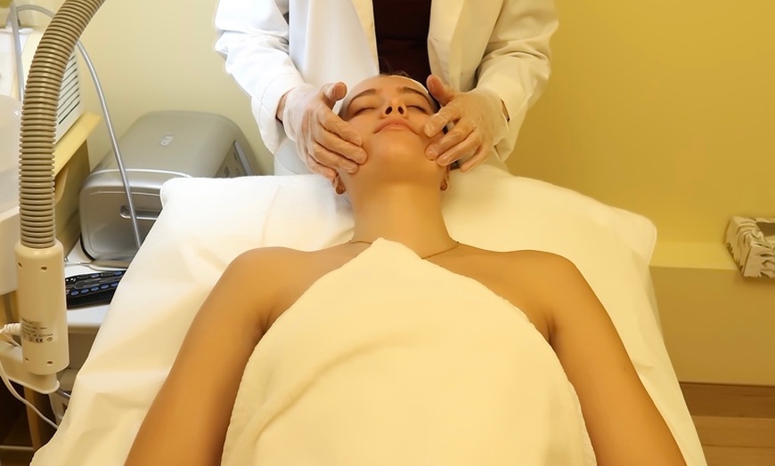 Image 2: One, Two, or Three 60-Minute Hydration Facial For a Refreshed Look 