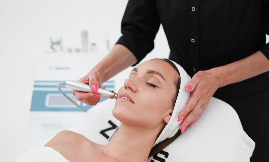 Image 7: Hydrafacial with Led Light Therapy & Customized Mask Treatment