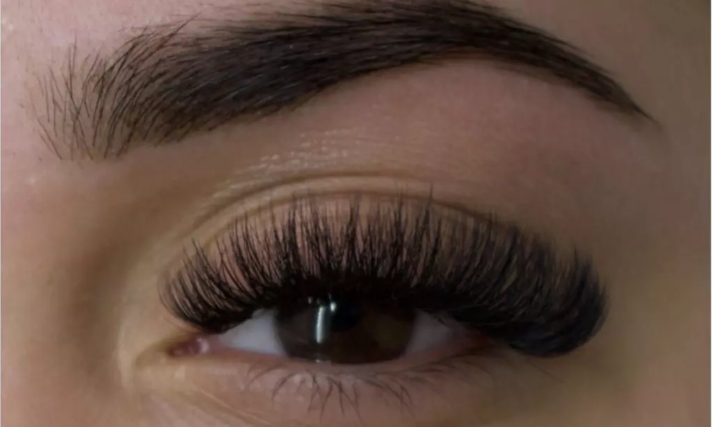 Experience Glam Volume Lashes with Full Set + Refill for a Glam Look! 