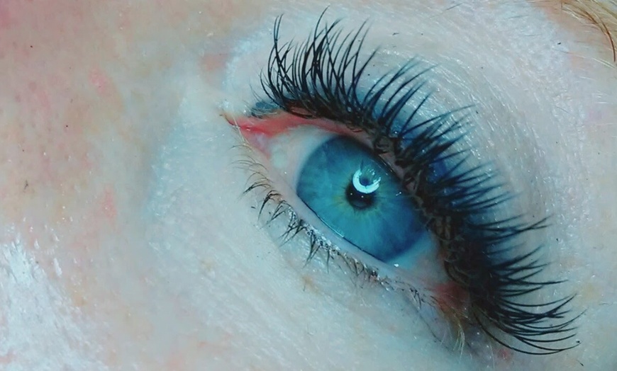 Image 2: Full Set Eyelash Extensions – Classic, 3D/6D Volumes with Fills