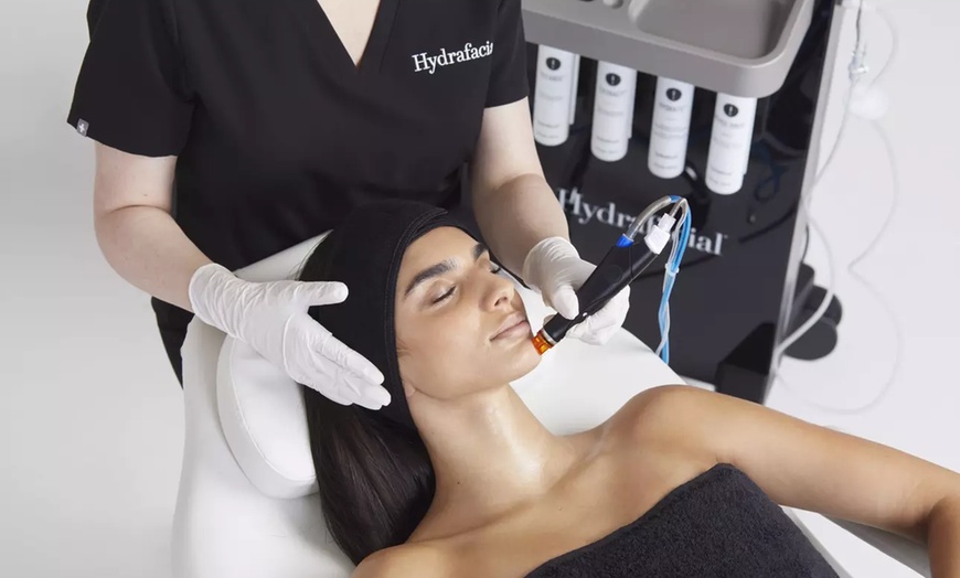 Image 1: Enjoy a HydraFacial MD Session for Radiant Skin