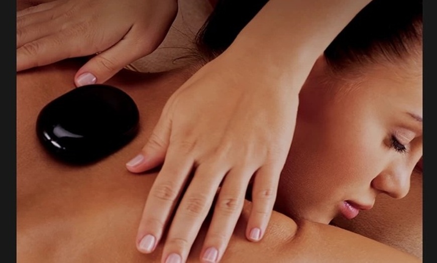 Image 1: 80-Minute Full-Body Renewal with Head Spa, Hot Stones & Oil Massage 