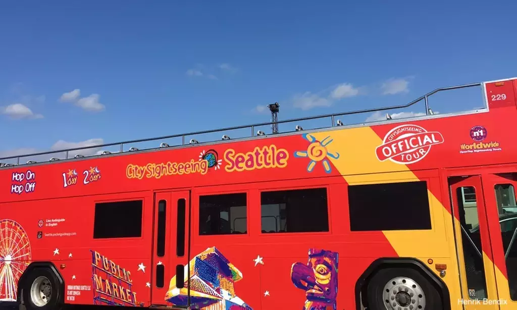 Hop-On Hop-Off Bus Sightseeing Tour – Seattle