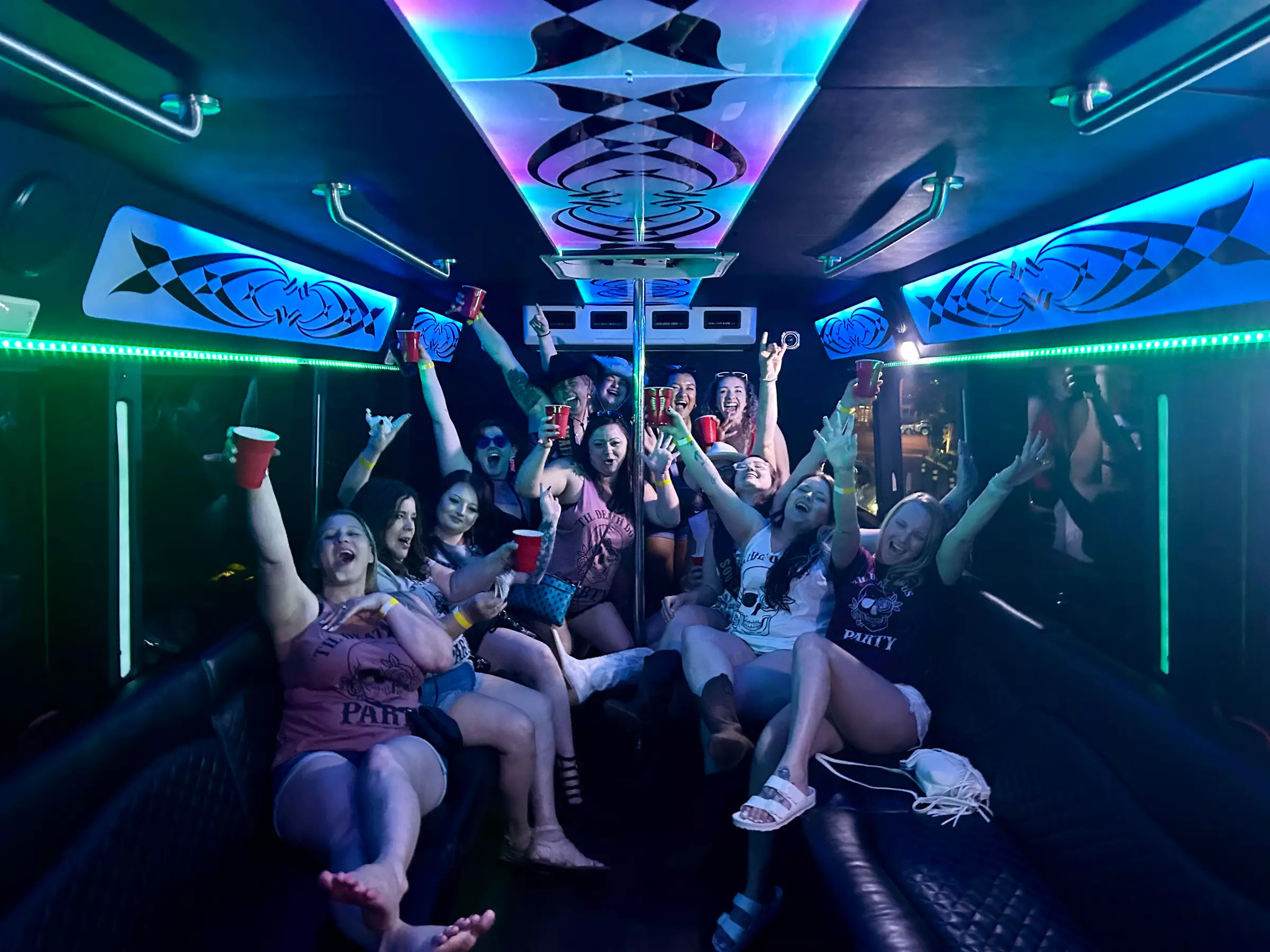 Country Bar Crawl in Vegas with Party Bus and Mixed Drinks
