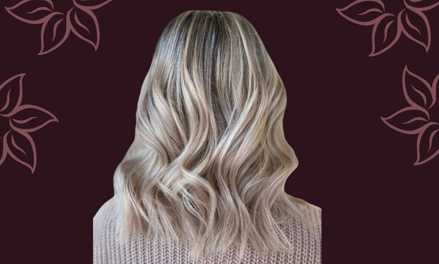 Image 1: Get Haircut with Partial/Full Highlights with Hair Mask and Blow Dry 