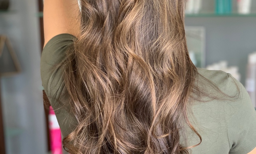 Image 3: Refresh your Look with Partial Foil or Re-touch Single Process!