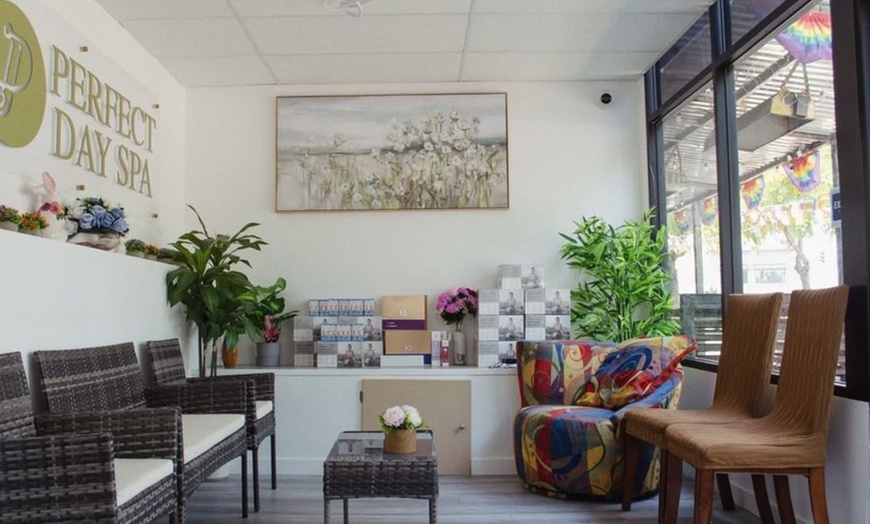 Image 3: Swedish or Deep Tissue Massage with Hot Stones, Aromatherapy