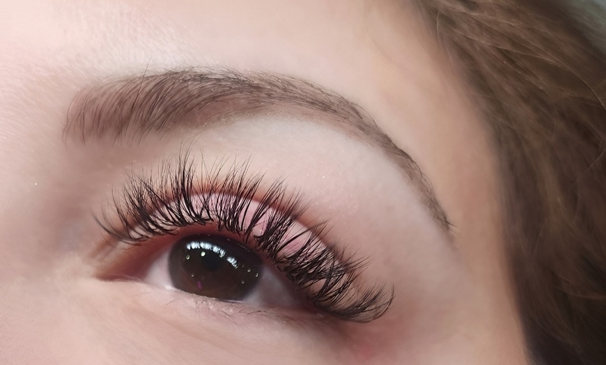 Image 3: Transform Your Look w/Full Set of Classic / Hybrid Eyelash Extensions
