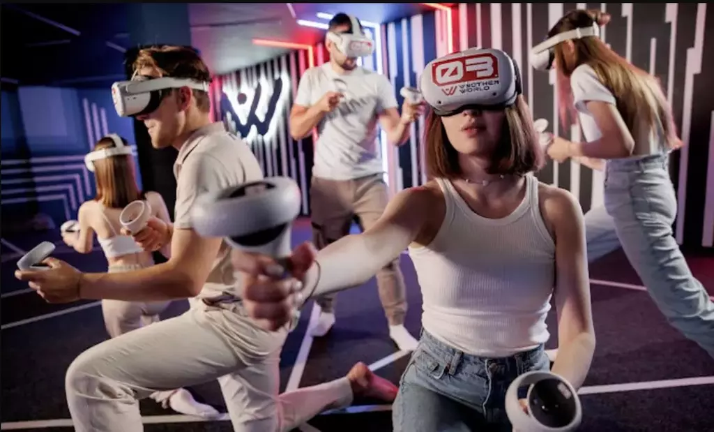 Full-Body VR Immersive Multiplayer Experience For Up to Six People