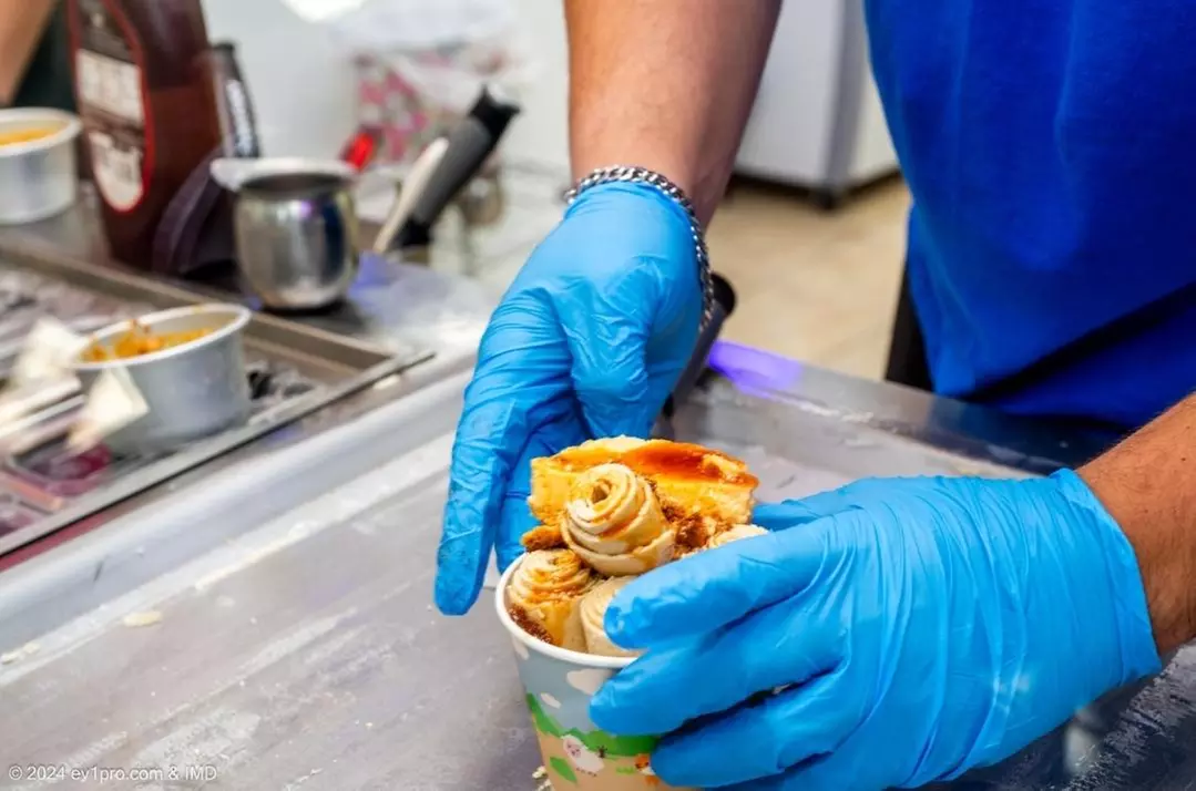 Sweet Ice Cream Rolls in Coconut Beach, Cookies & Cream & More