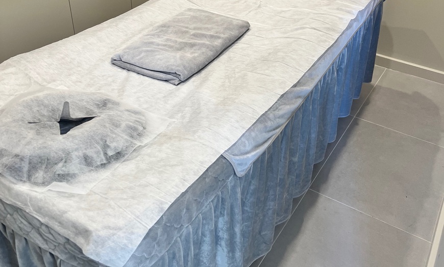 Image 3: Hycynis Healing Ritual: 60 or 90 Minutes of Targeted Body Therapy