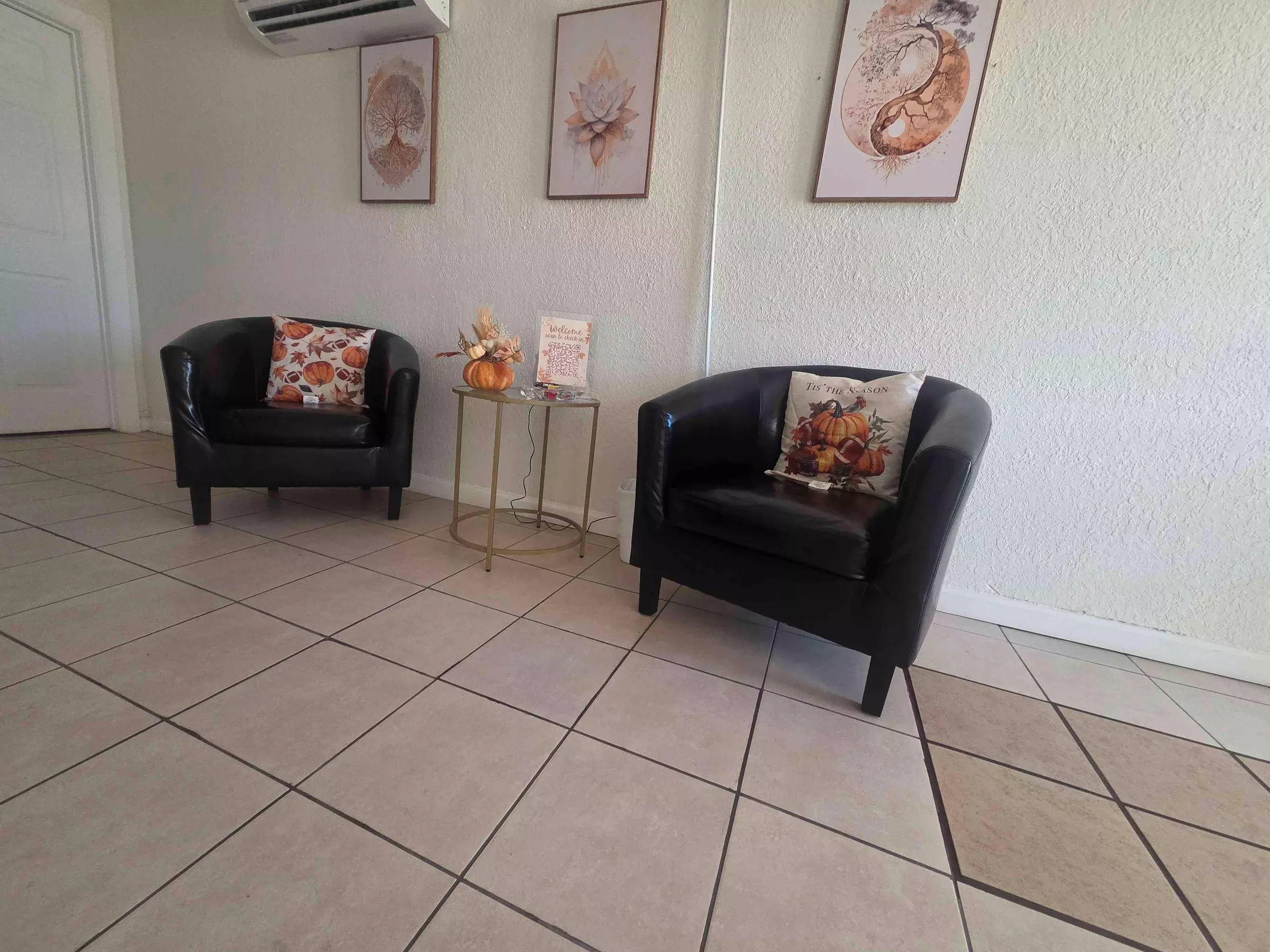 60 or 90 Minute Couples or Fusion Massage w/ Hot Towels and Hot stones