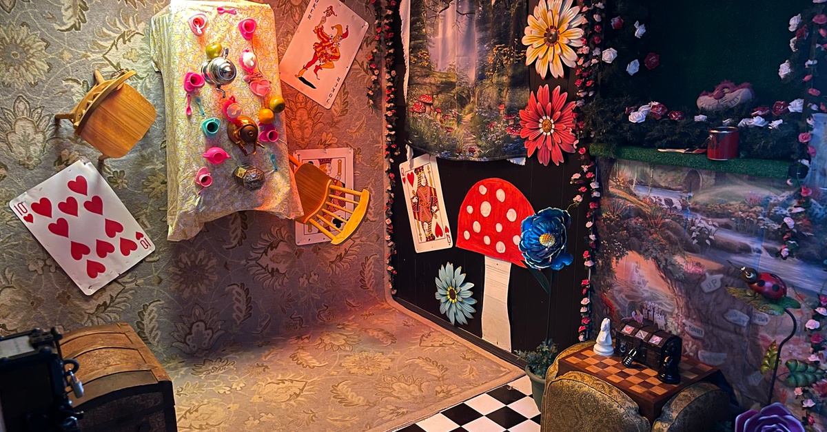 Escape Room Challenge for 4–10 People at Panic Escape Room