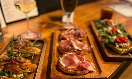 Para 2 personas: menú con 1 ración, 2 focaccias, 1 postre y 2 bebidas - Rustico Madrid Bar De Vinos