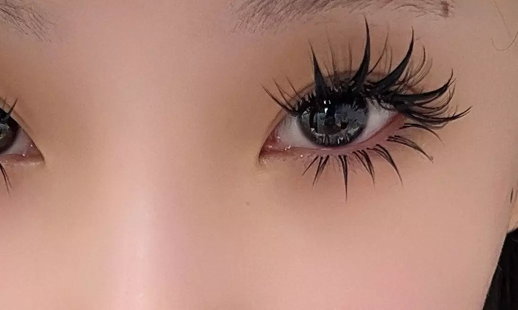 Enjoy Classic, 6D Volume, Thai, or Wispy Eyelash Extensions