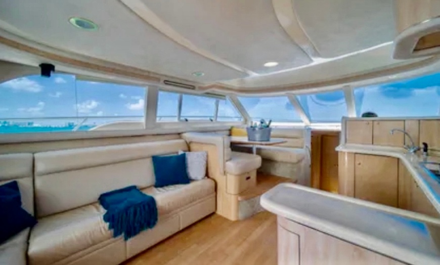 Image 5: Get Four or Six Hours Rental That Includes Ice, Water, Matt & Captain