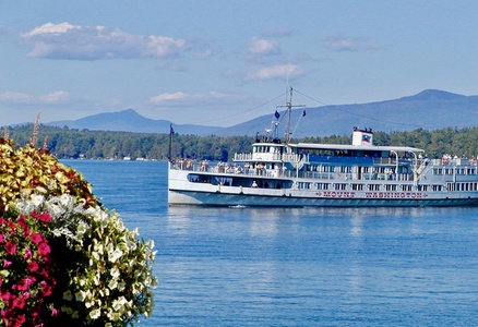 One Child Ticket (Ages 4-12) to Narrated Scenic Tour - Mount Washington Cruises