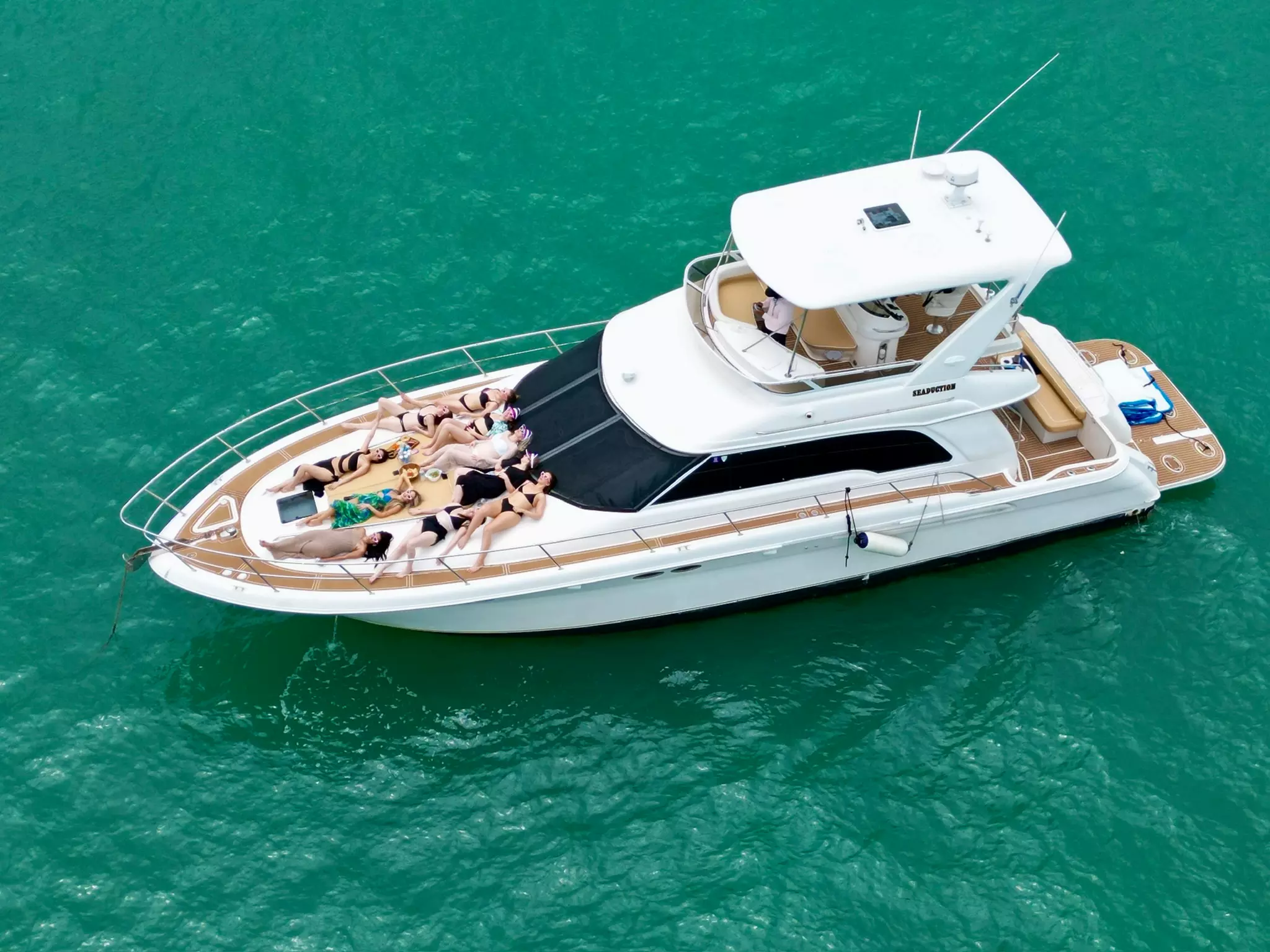 Private Yacht for 13 People w/ Captain, Fuel, Ice, Water & Soft Drinks