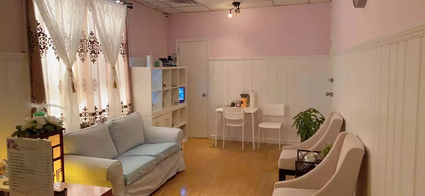 60 or 90-Min Swedish Massage & Essential Oils w/ Deep Cleaning Facial