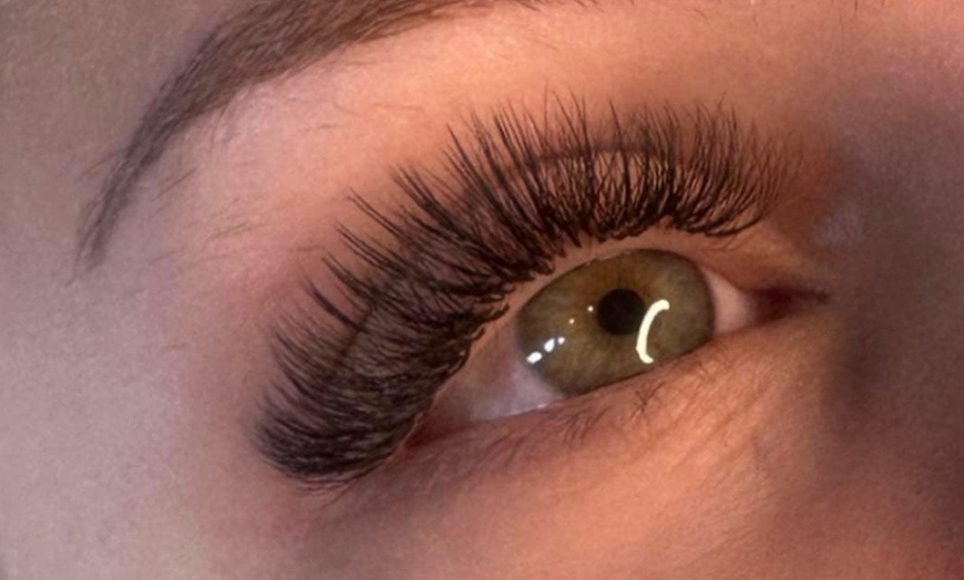 Image 3: Up to 37% Off on Eyelash Extensions at The Queen Brow & Lashes