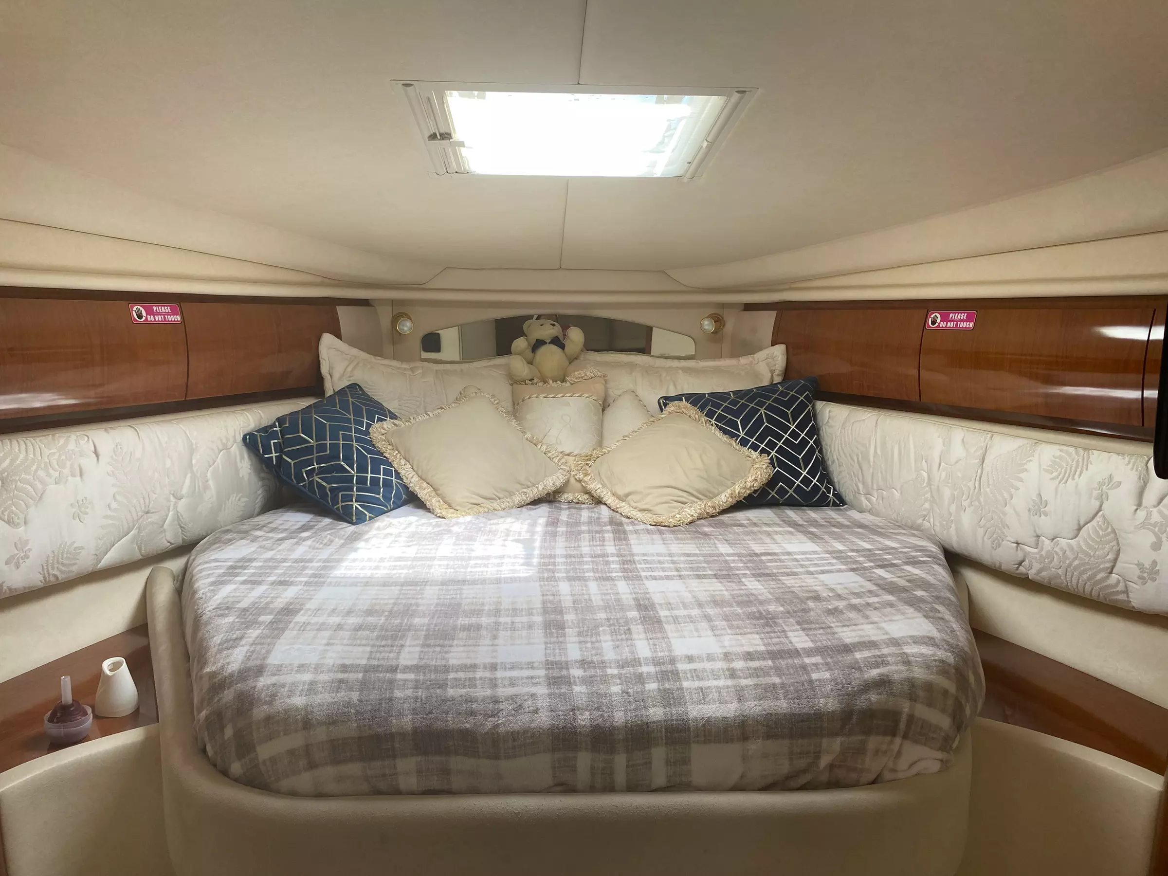 Luxury Yacht Cruises & Boat Parties on Miami Waterways