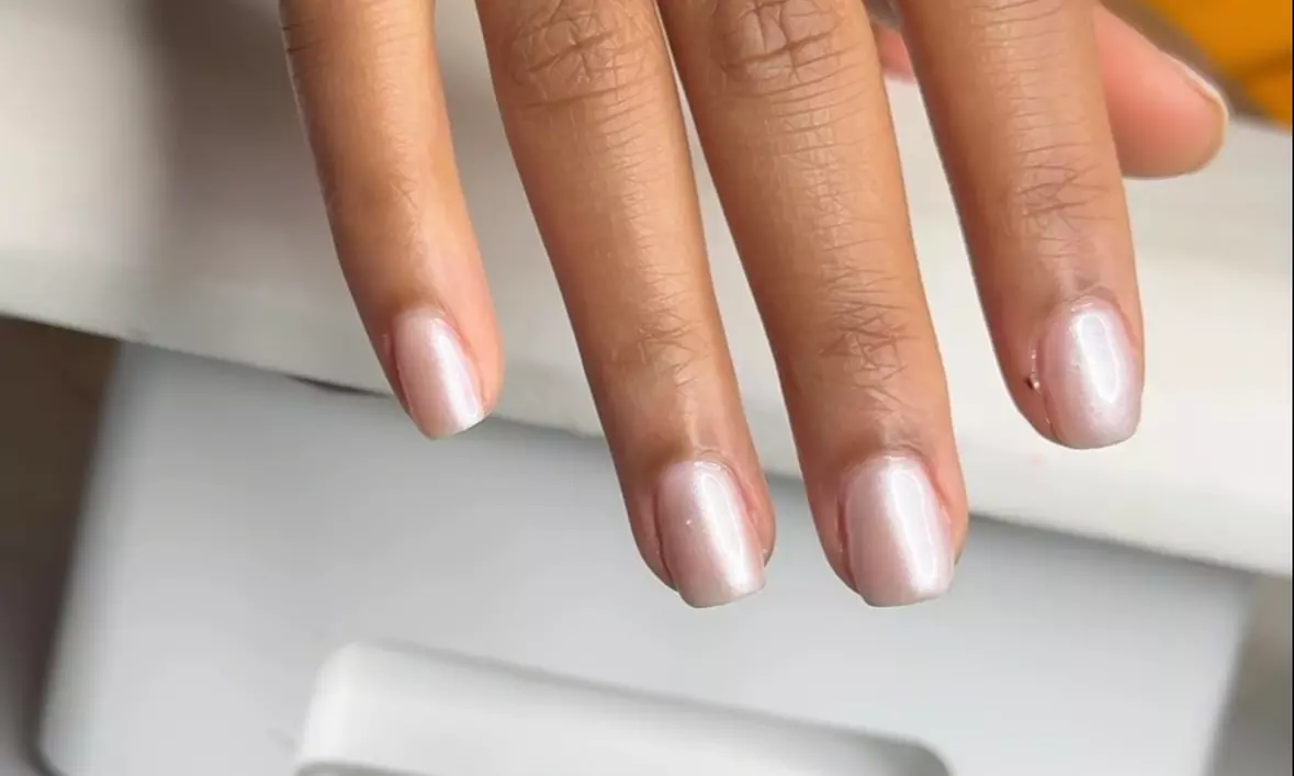 Après Gel Extensions with Optional Simple Nail Art or Gel Pedicure