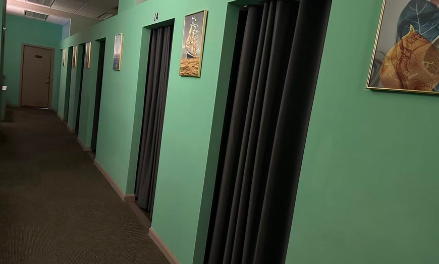 Image 5: One 60 or 90-Minute Couples Massage Experience