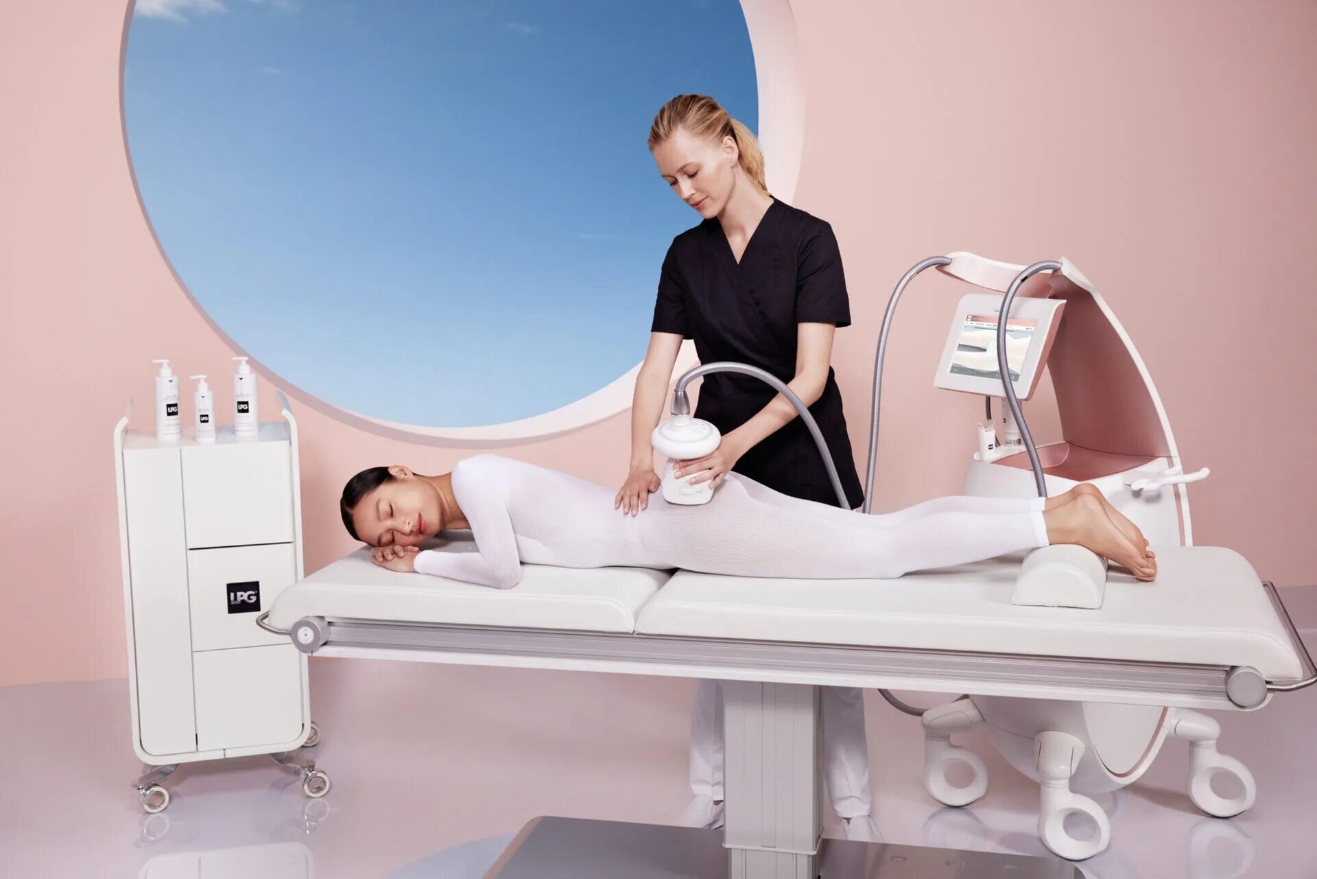 Say Goodbye to Cellulite: Transform Your Body with Endermologie Magic!